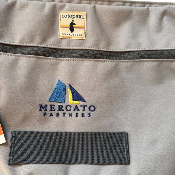 NWT Cotopaxi Chuspa Beige Messenger Laptop Travel Bag.Wiht LOGO. - Picture 5 of 6